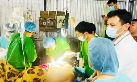 Bác sĩ kể lại quyết định sinh tử cứu nam thanh niên mắc kẹt trong máy công nghiệp