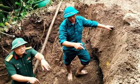 Hố sụt lớn xuất hiện cạnh nhà dân sau mưa lớn ở Sơn La