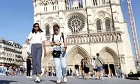 Hơn 5.700 người chết trong 2 tuần nắng nóng ở Pháp