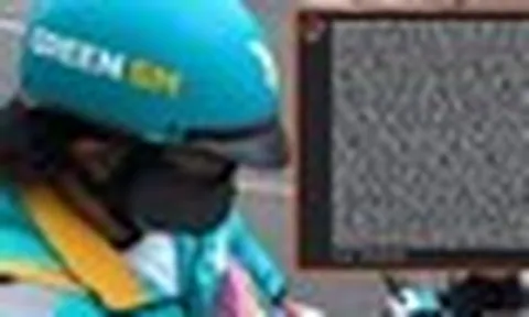 NTK Việt từng tuyên bố "cấm cửa" Vũ Thuý Quỳnh thông báo đang chạy xe công nghệ mưu sinh, nhiều sao Việt an ủi