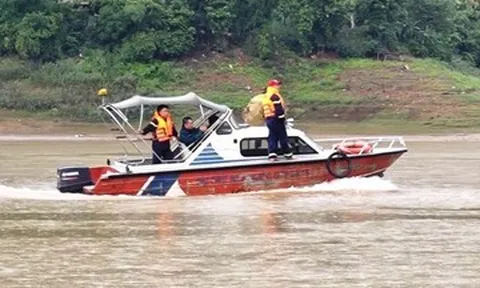 Người đàn ông rơi từ trên cầu xuống sông, bị cuốn trôi 35km