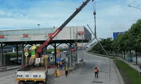 Tháo dỡ trạm thu phí cửa ngõ TPHCM sau gần 6 năm bỏ không