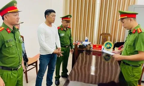 Tạm giữ hình sự tài xế đánh người nhập viện vì tranh giành khách