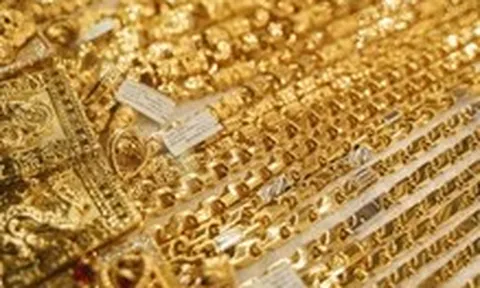 Giá vàng trong nước gần san bằng khoảng cách với giá vàng thế giới