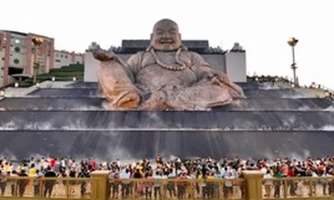 Nơi được ví như "nóc nhà Nam Bộ" ở Việt Nam với độ cao 986m: Leo bộ lên mất 2-4 tiếng, trên đỉnh có đại tượng Phật được xác lập kỷ lục châu Á