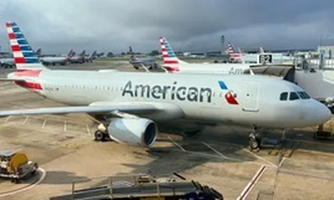 Khoảng 5 hành khách bị bỏng sau khi laptop bốc cháy trên chuyến bay American Airlines