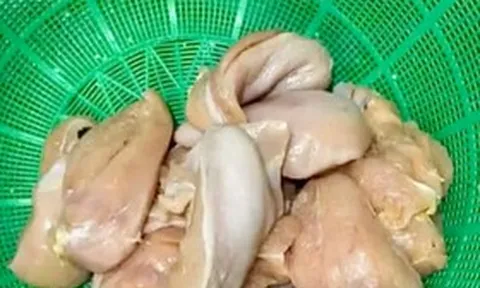 Hà Nội yêu cầu làm rõ vụ tôm ươn, thịt có mùi lạ vào trường học