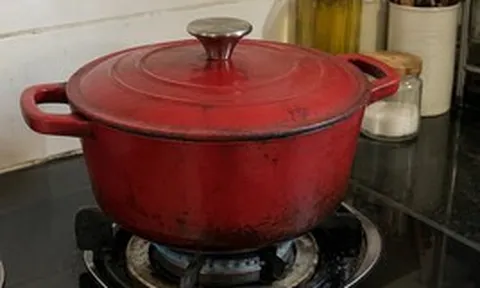 Vì sao ngày càng nhiều gia đình không còn chọn nồi gang? 2 loại nồi nhẹ, bền, dễ vệ sinh đang dần chiếm ưu thế