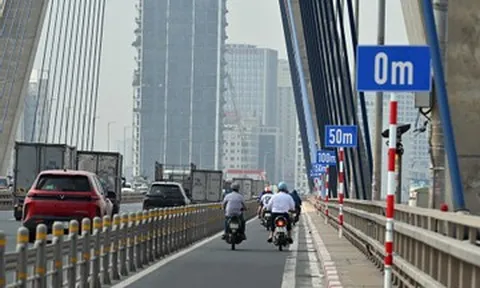 Cục CSGT: Biển báo, vạch khoảng cách trên cầu Nhật Tân chủ yếu để tuyên truyền