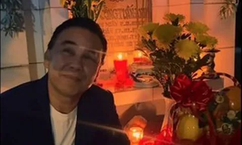 MC Quyền Linh đến mộ Lê Công Tuấn Anh nghẹn ngào: "Chào bạn hiền nhé"