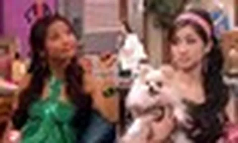 Mỹ nhân gốc Việt "không thể đóng vai nghèo": Tiểu thư London Tipton và tủ đồ chưa từng mặc trùng