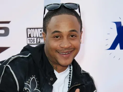 Nam diễn viên bị bắt vì dùng búa đe dọa anh trai