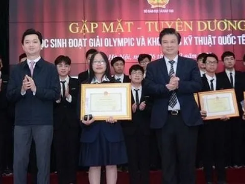 Bộ GD&ĐT khen thưởng 33 học sinh đoạt giải Olympic và khoa học quốc tế