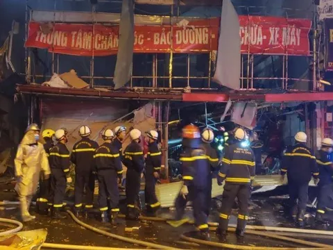 Vụ cháy nổ khiến 3 người bị thương, nhiều nhà rung lắc: Phát hiện xác giấy nghi pháo nổ