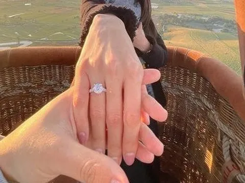 Diễm My được bạn trai doanh nhân cầu hôn trên khinh khí cầu ở Australia