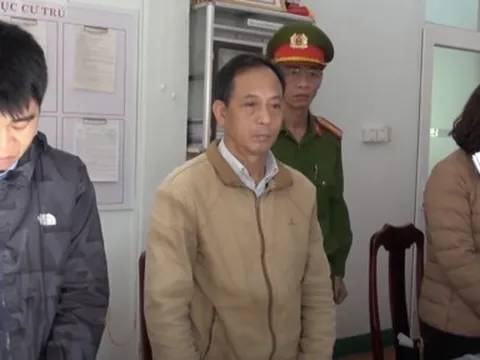 Quảng Nam: Bắt nguyên cán bộ nhận hối lộ trong đấu thầu giáo dục