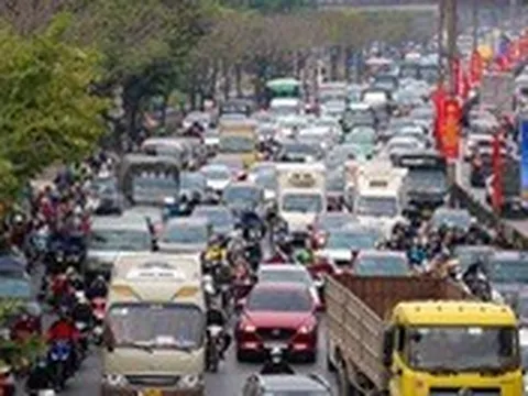 Hà Nội trước Tết dương lịch: Cửa ngõ ùn tắc kéo dài, ngồi chờ hàng giờ trên xe