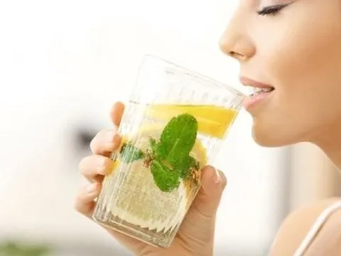 Chuyên gia chỉ ra sai lầm khi uống nước chanh vào buổi sáng