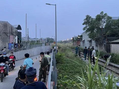 Mâu thuẫn tình cảm, nam thanh niên ra đường ray tự tử