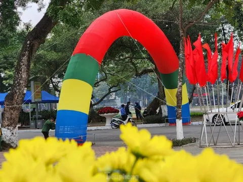 Không gian đi bộ phố Trần Nhân Tông trang hoàng rực rỡ trước giờ mở cửa