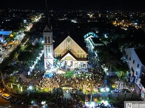 Nhộn nhịp Giáng sinh cùng thời điểm Festival Hoa Đà Lạt