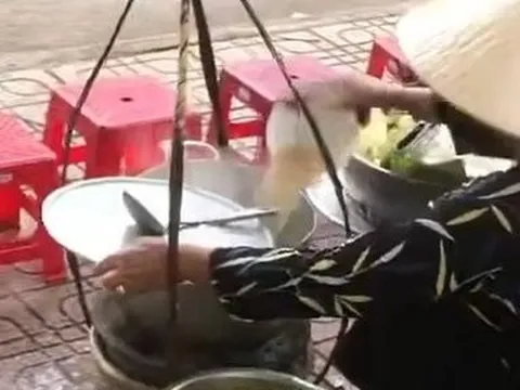 Vụ đổ thức ăn thừa vào nồi nước lèo: Phạt người bán 2,5 triệu đồng