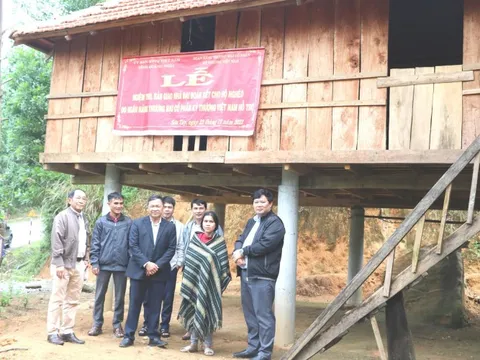 Quảng Ngãi bàn giao 25 nhà Đại đoàn kết cho hộ nghèo miền núi đón Tết