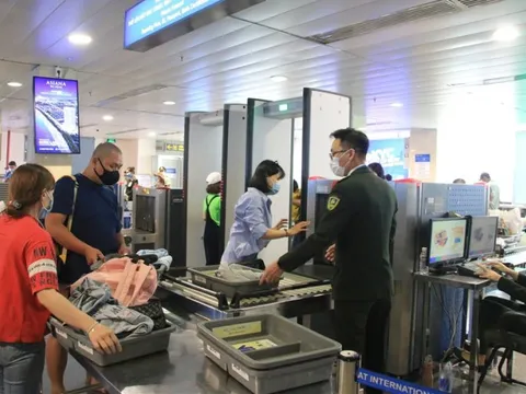 Hàng không tăng cường đấu tranh chống buôn lậu, hàng giả dịp Tết