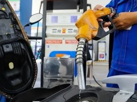 Giá xăng tiếp tục giảm, xuống dưới 20.000 đồng/lít