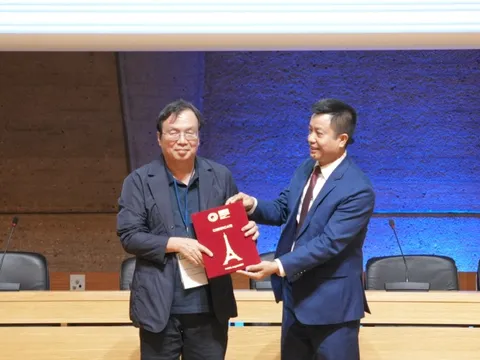 Nhà xuất bản Giáo dục nhận Bằng Doanh nghiệp Văn hoá do UNESCO trao tặng