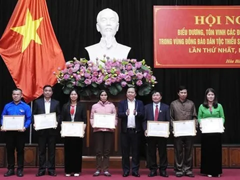 Hòa Bình biểu dương, tôn vinh các điển hình tiên tiến trong vùng đồng bào DTTS và miền núi