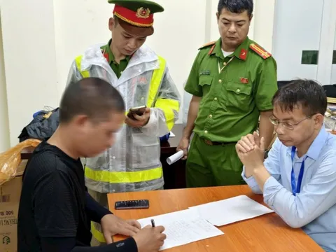 Xử phạt bãi trông xe tự phát gần Quảng trường Ba Đình trước giờ sơ duyệt A80