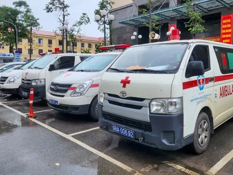 Tài xế xe cấp cứu thu 21 triệu đồng cho quãng đường 200km, bệnh viện tạm đình chỉ 3 người