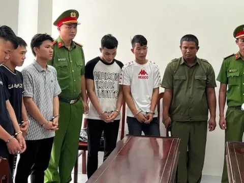 Bắt 5 đối tượng mang hung khí đuổi đánh người khác qua nhiều tuyến đường