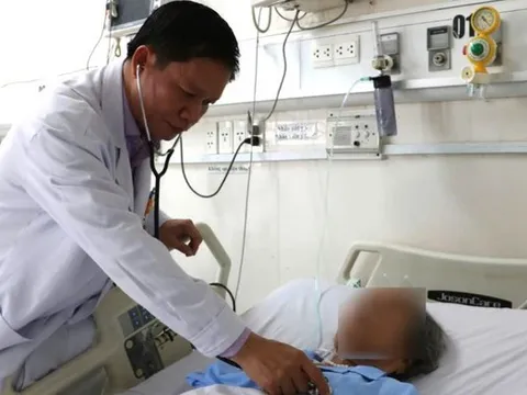 Cụ bà 77 tuổi nhập viện cấp cứu vì sai lầm nhiều người mắc