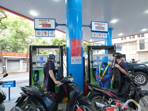 Xăng E5 chỉ bán ra 21% thị phần, vì sao Bộ Công Thương muốn xóa sổ xăng khoáng từ 2026?