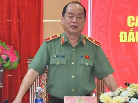 Khen thưởng lực lượng phá nhanh vụ cướp tiệm vàng