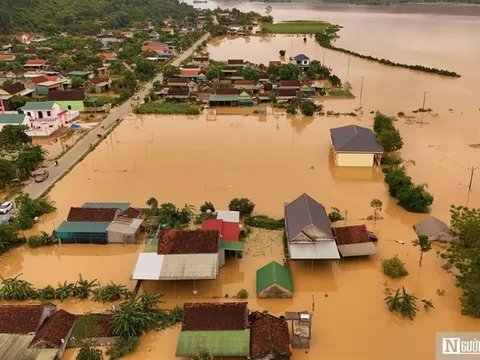 Nước sông dâng cao, hàng trăm ngôi nhà ở Nghệ An ngập sâu