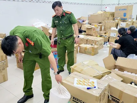 Hàng giả vào Việt Nam, không có doanh nghiệp 'bắt tay' không thể đến tay người dùng?