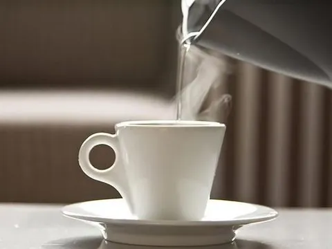 Loại nước gây ung thư chẳng kém bia rượu, nhiều người không biết vẫn uống hàng ngày