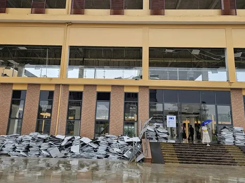 Bão số 5 tàn phá, nhiều bệnh viện ở Nghệ An hư hỏng nặng