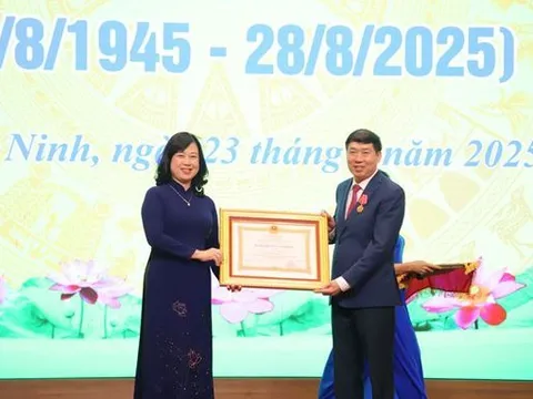 Vinh danh những đóng góp thầm lặng của cán bộ Văn phòng ngành Y tế