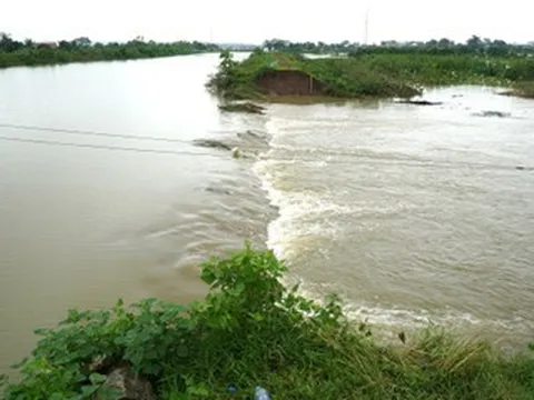 Vỡ kênh ở Thanh Hóa