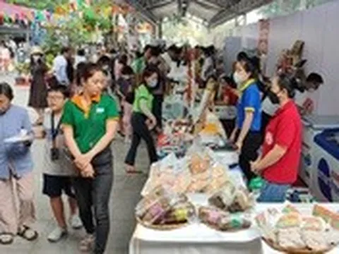 Lễ hội đặc sản Tết với chả rươi, hồng Đà Lạt... ở tòa nhà cao nhất Việt Nam