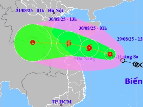 Áp thấp nhiệt đới sẽ mạnh thành bão, đổ bộ vào miền Trung trong chiều tối và đêm mai 30-8