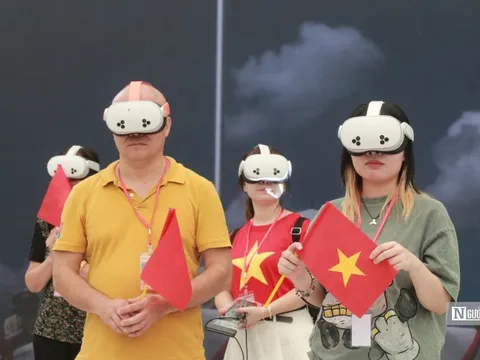 Hàng ngàn người xúc động khi được "xuyên không" về thời khắc Bác Hồ đọc bản Tuyên ngôn Độc lập