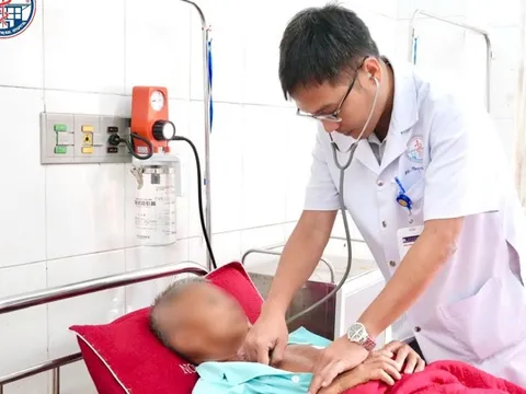 Cứu bệnh nhân có đinh phẫu thuật 'lang thang' vào lồng ngực