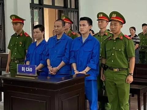 "Chơi" ma túy trong quán bar, 3 nam thanh niên dắt tay nhau vào nhà đá