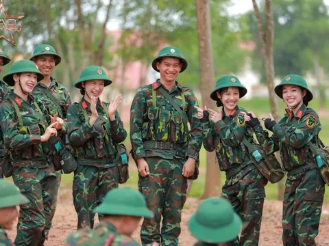 Hòa Minzy khuấy đảo “Sao nhập ngũ”, Minh Tú bật khóc rời chương trình