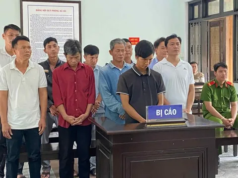 Đánh bạc và tổ chức đánh bạc, 10 đối tượng ở Huế lĩnh án